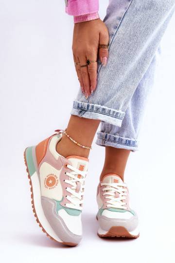 Sneakers modeļa apavi...