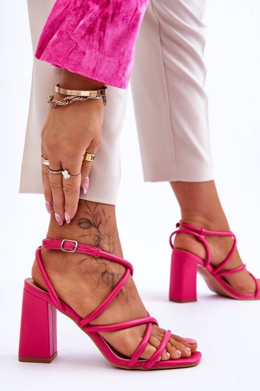 Klasiska modeļa sandales ar papēdi...