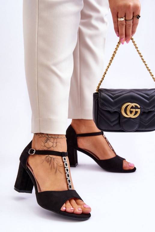 Sandales zamšādas ar papēdi melnas... Sandales zamšādas ar papēdi melnas...