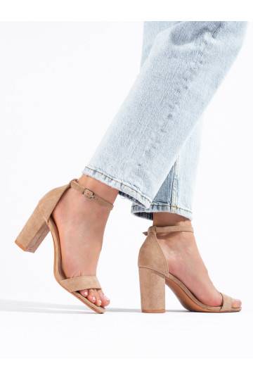 Zamšādas kurpes uz papēža...