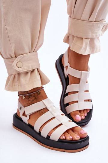 sandales ar lipīgām... 2