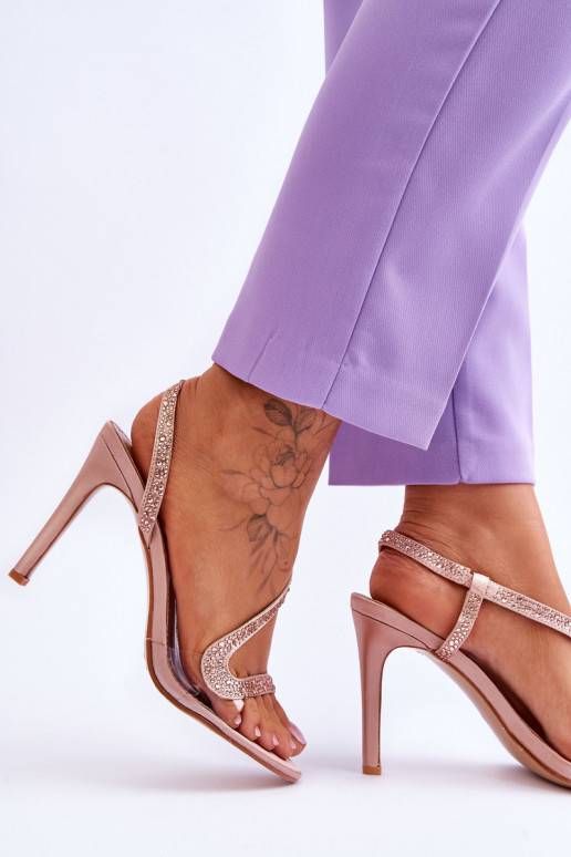 Eleganta stila sandales ar papēdi... Eleganta stila sandales ar papēdi...