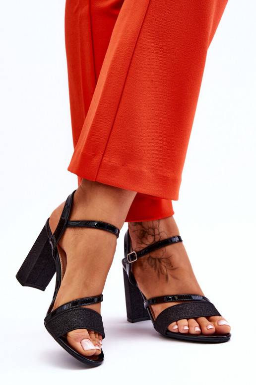 spīdīgs sandales ar papēdi melnas...