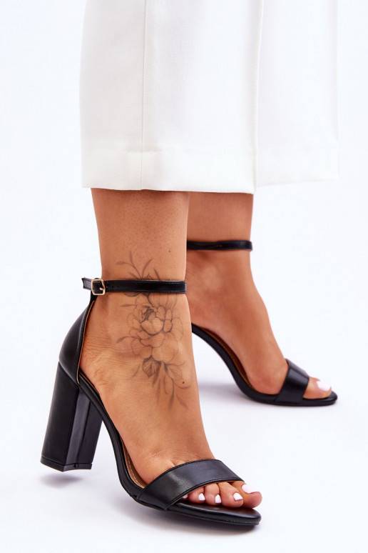 Sandales ar papēdi melnas krāsas