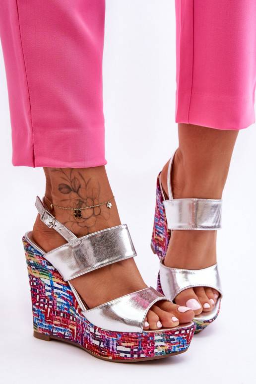 ar platformus sandales Sudraba krāsas... ar platformus sandales Sudraba krāsas...