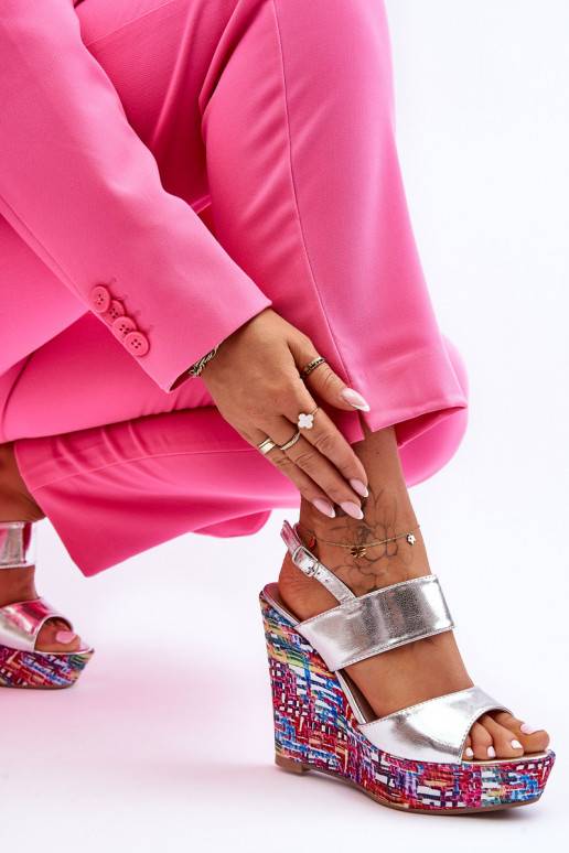 ar platformus sandales Sudraba krāsas... ar platformus sandales Sudraba krāsas...