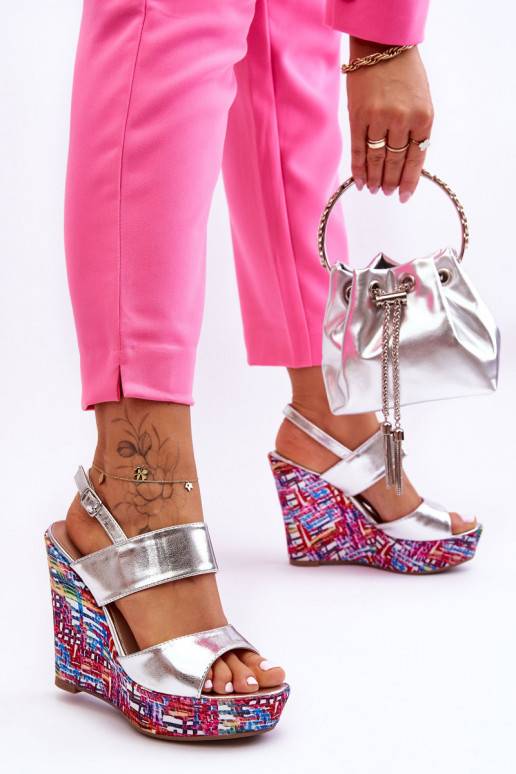 ar platformus sandales Sudraba krāsas... ar platformus sandales Sudraba krāsas...