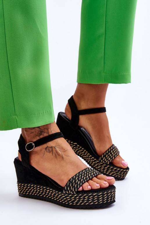 Klasiska modeļa ar platformus basenes...