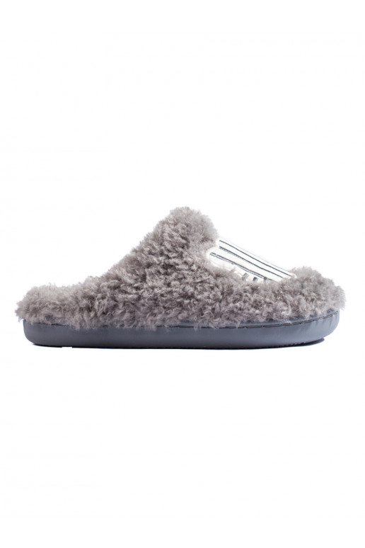  pelēkas krāsas futrzane kapcie Shelovet