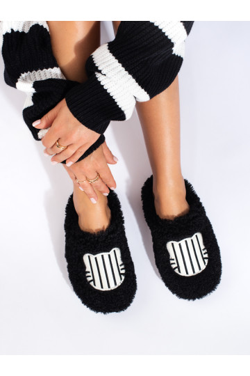 Melnas krāsas futrzane kapcie Shelovet