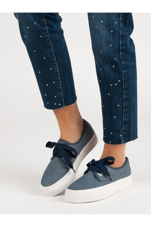 brīvā laika apavi ar lenšu šņorēm...