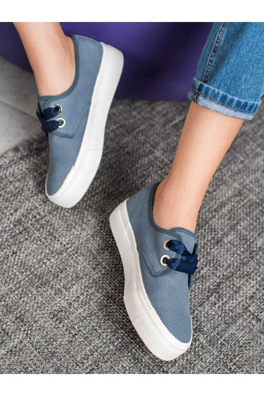 brīvā laika apavi ar lenšu šņorēm...