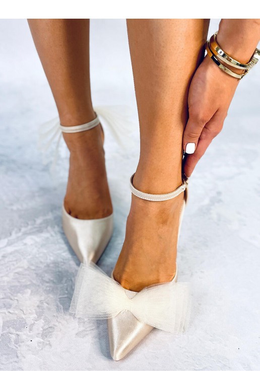 Augstpapēžu kurpes ar tilla lenti...