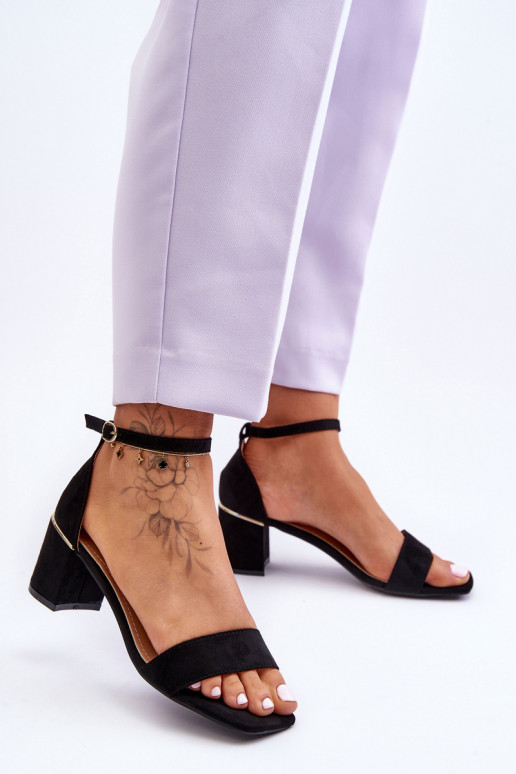 Kurpes ar stabilu zemu papēdi melnas...