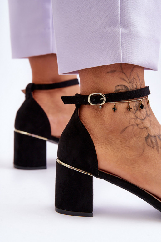 Kurpes ar stabilu zemu papēdi melnas...