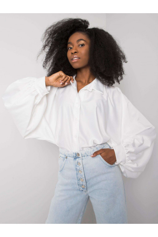 Balts krekls ar platām piedurknēm...