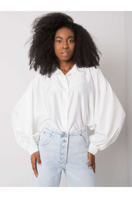 Balts krekls ar platām piedurknēm...